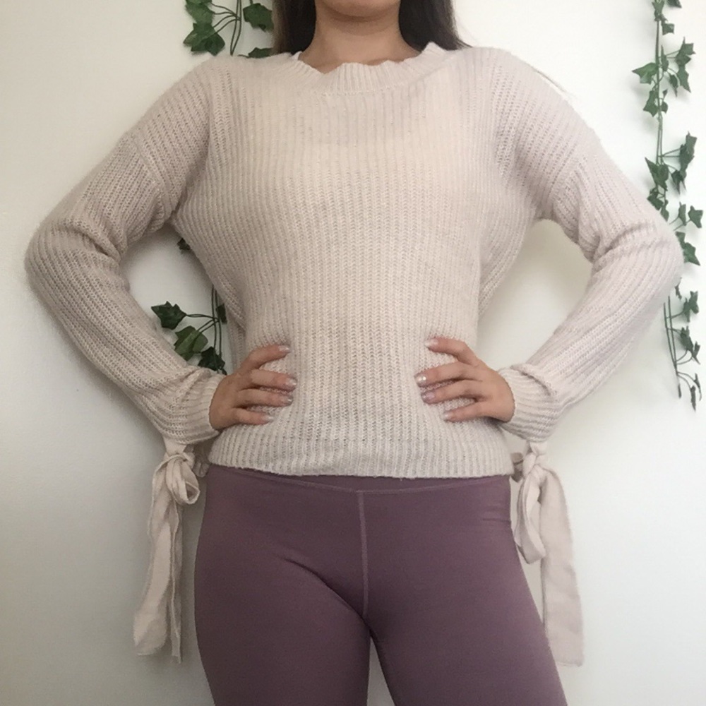 🐳[3/$15]🐳 Crewneck tan sweater